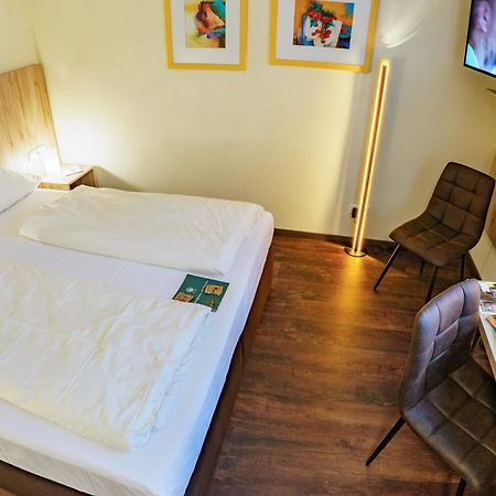 Akzent Hotel Restaurant Hirsch Хайденхайм-ан-дер-Бренц Экстерьер фото