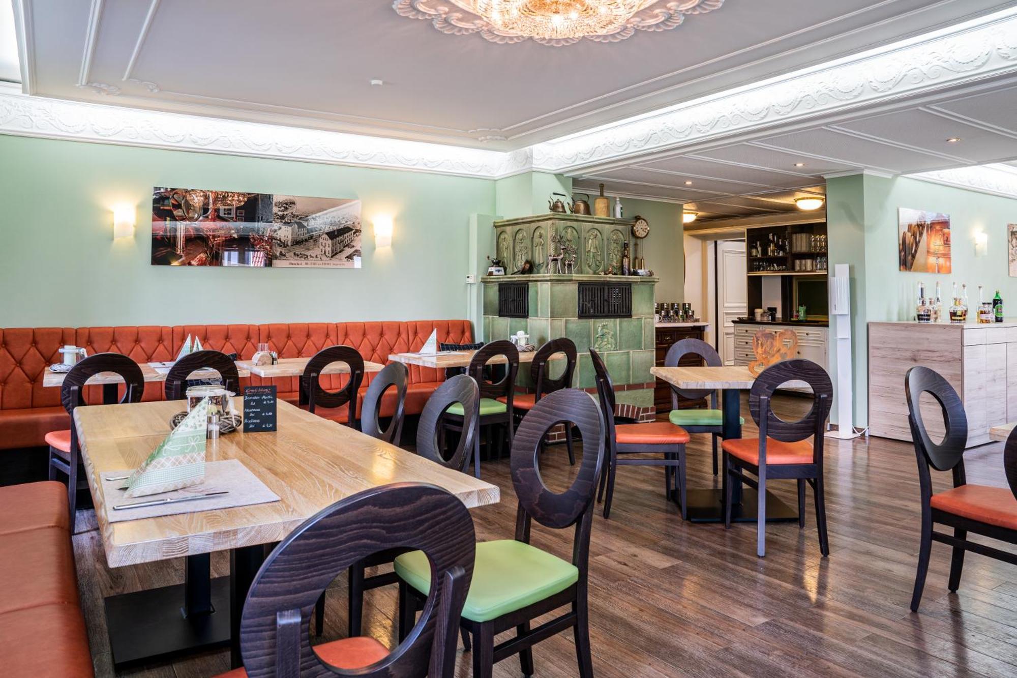 Akzent Hotel Restaurant Hirsch Хайденхайм-ан-дер-Бренц Экстерьер фото