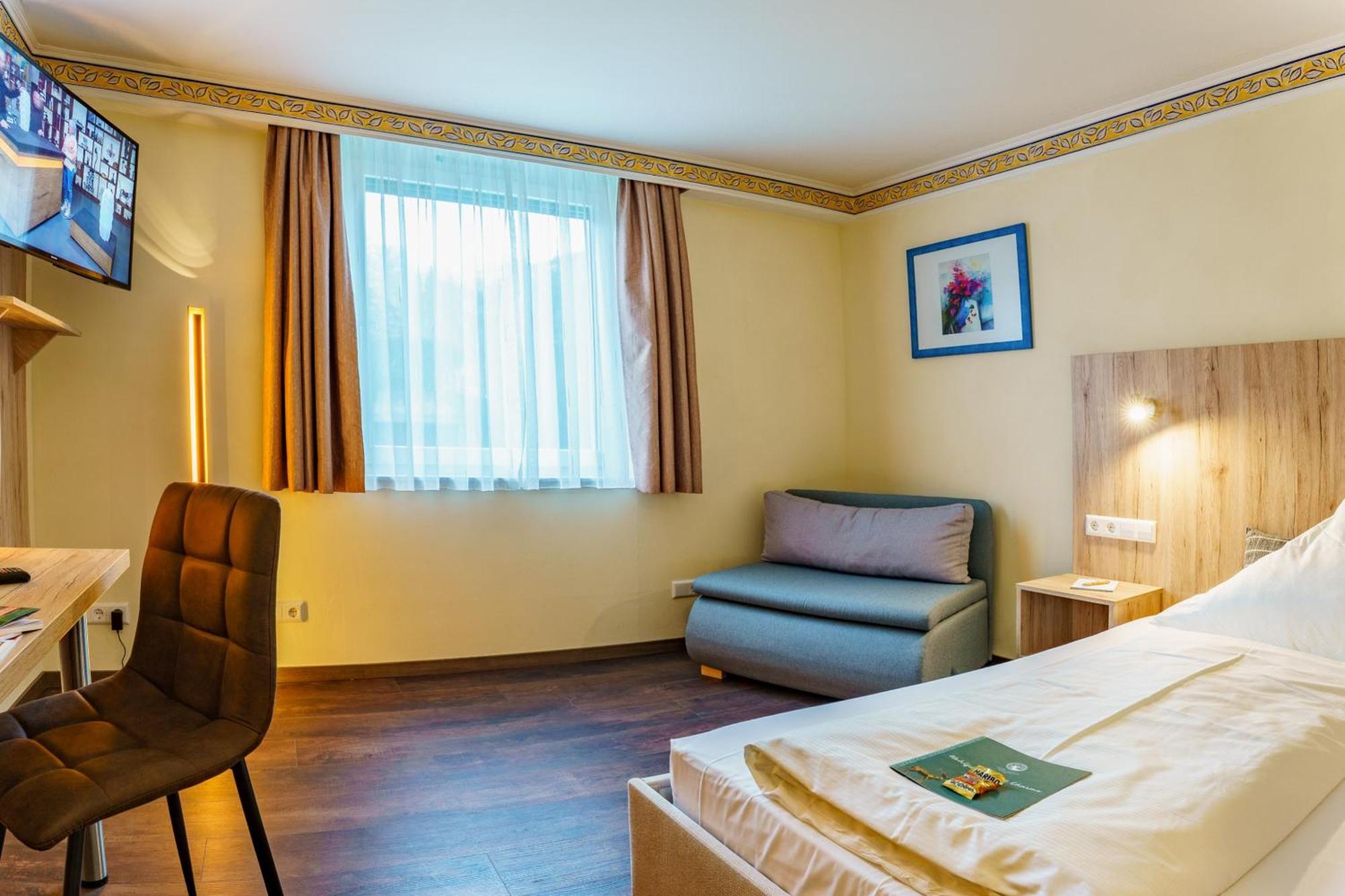 Akzent Hotel Restaurant Hirsch Хайденхайм-ан-дер-Бренц Экстерьер фото